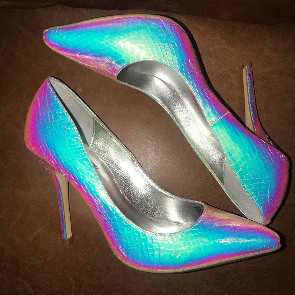 SALE - Iridescent pumps - very unique!
